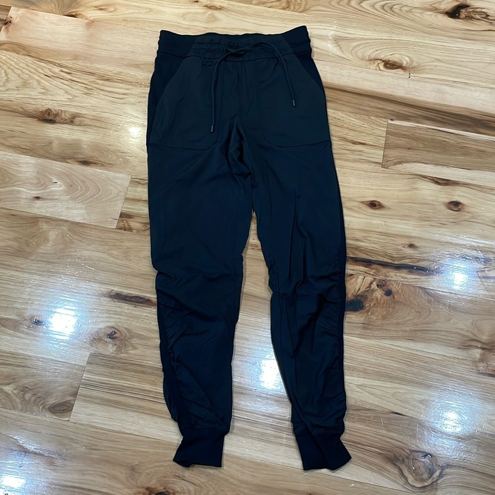 Lululemon dance studio jogger black sz 6 high waist full length